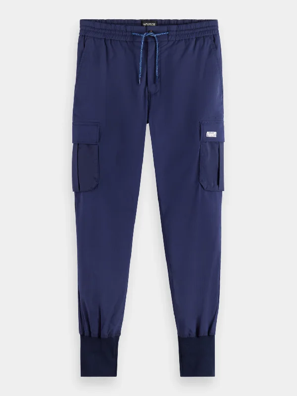 Loose tapered-fit cargo jogger